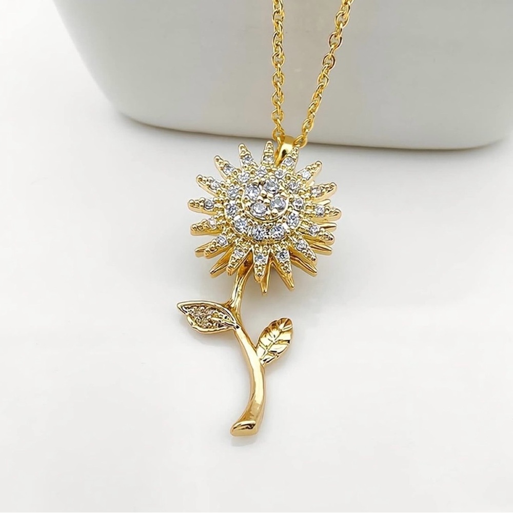 Rotatable Sunflower Necklace – Titanium Steel